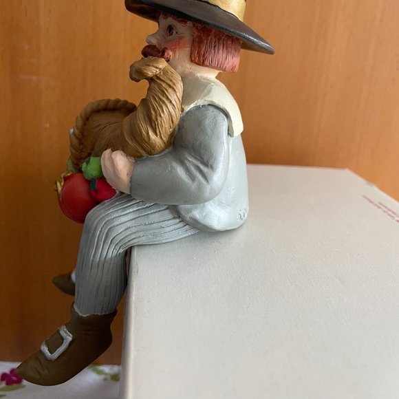 Keeper of Thanksgiving figurine shelf sitter - Picture 4 of 4